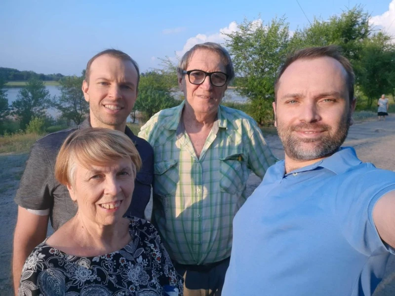 Семен Перцовський із сім'єю у Сєвєродонецьку. 2021 рік