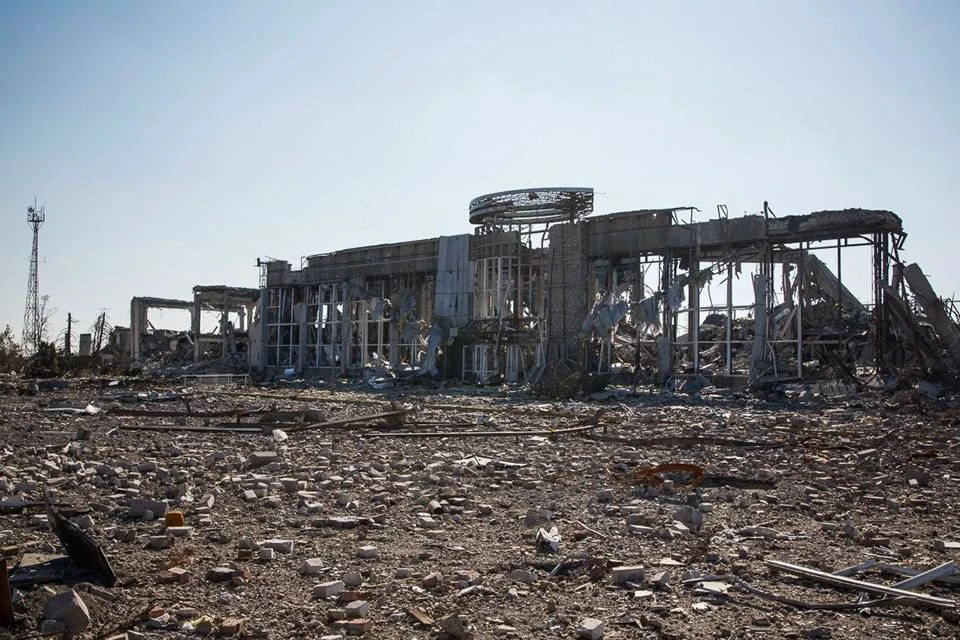 Руїни Луганського аеропорту, фото з відкритих джерел