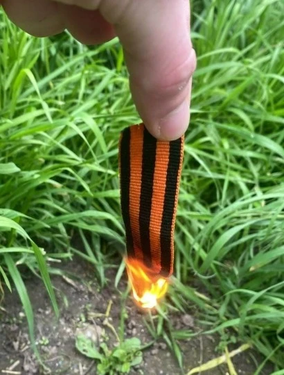 горить георгієвська стрічка