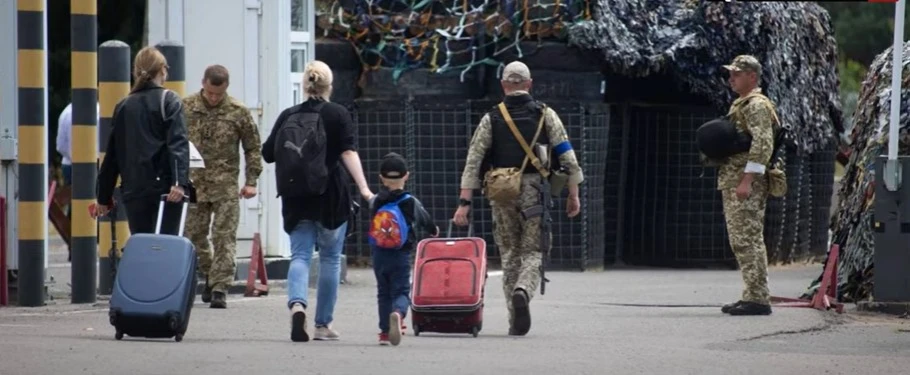 КПП Довжани, спосіб повернутись до України з окупованої Луганщини. Фото: volynpost.com