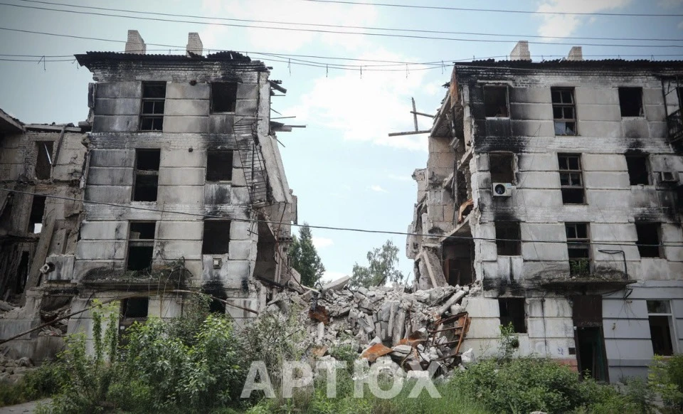 Зруйновані багатоповерхівки в тимчасово окупованому Рубіжному