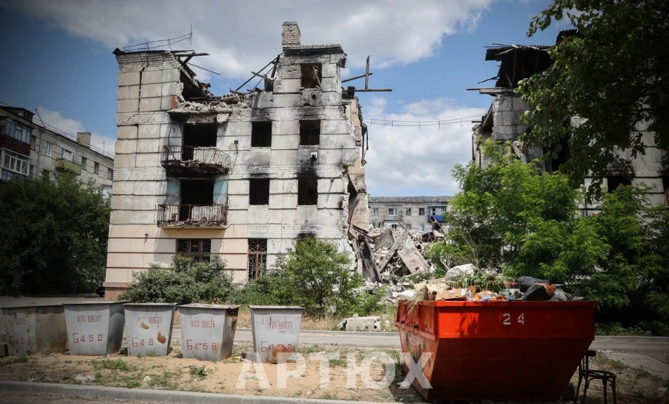 Зруйновані багатоповерхівки в тимчасово окупованому Рубіжному