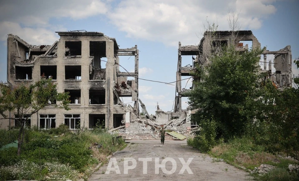 Зруйновані багатоповерхівки в тимчасово окупованому Рубіжному