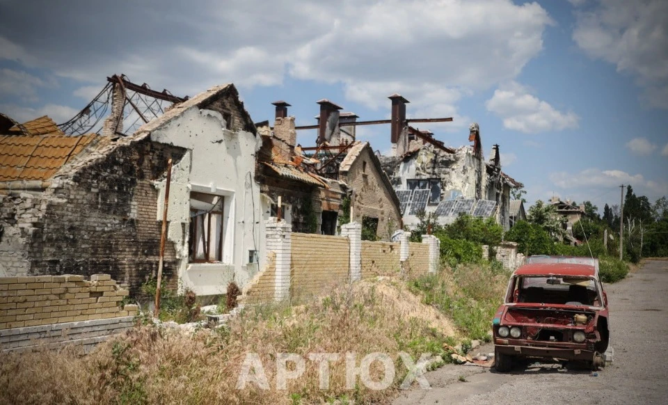 Зруйновані будинки у приватному секторі тимчасово окупованого Рубіжного