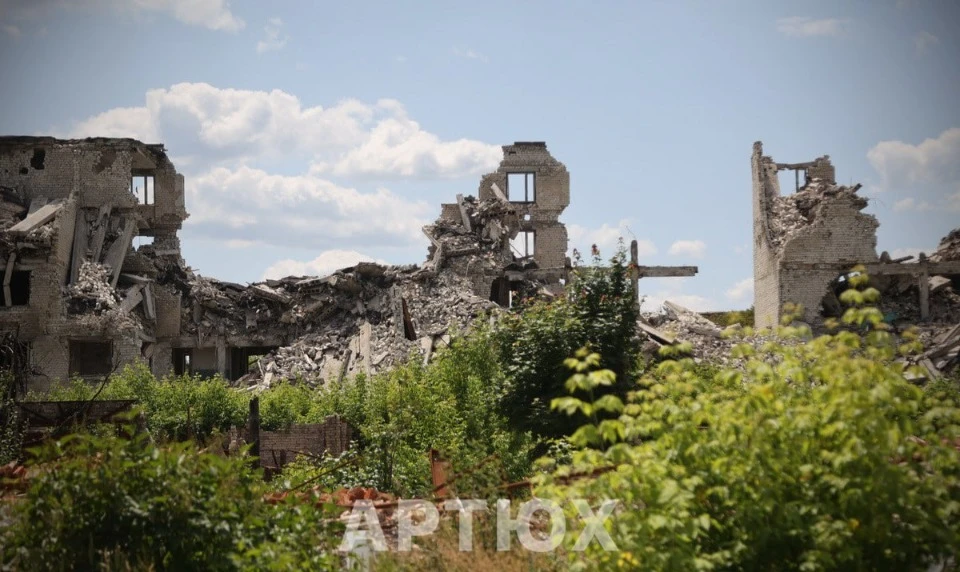 Зруйновані багатоповерхівки в тимчасово окупованому Рубіжному
