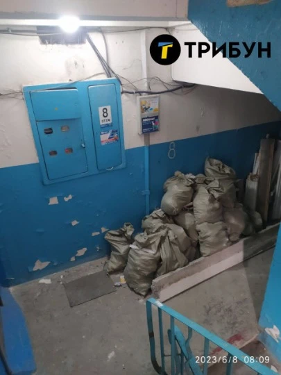 один из подъездов Курчатова 21.