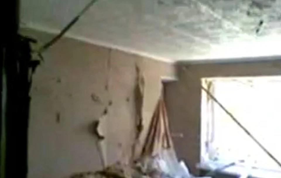 Скріншот з відео розтрощеного будинку Олександра Буряка