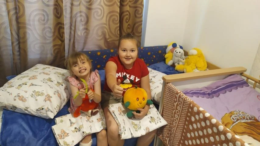 Мама Діє шили постіль для родин переселенців