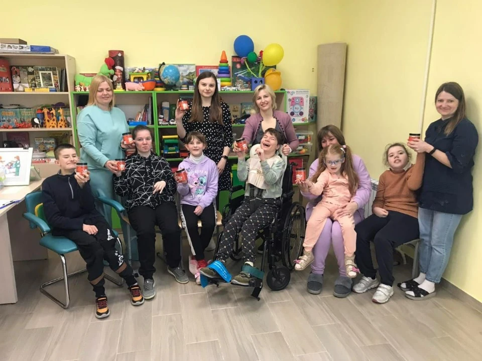 Волонтери забезпечили родини з Луганщини вітамінами