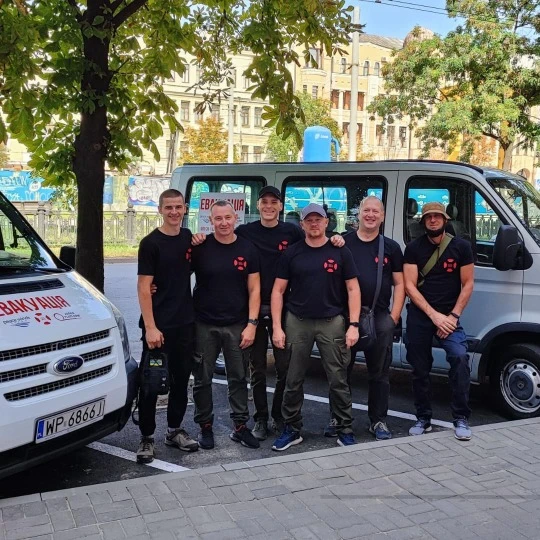 Команда благодійного фонду Восток SOS