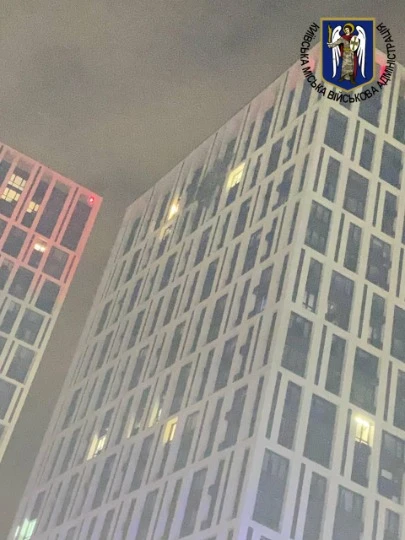 Наслідки падіння уламків у Дарницькому районі Києва під час повітряної атаки 13 липня