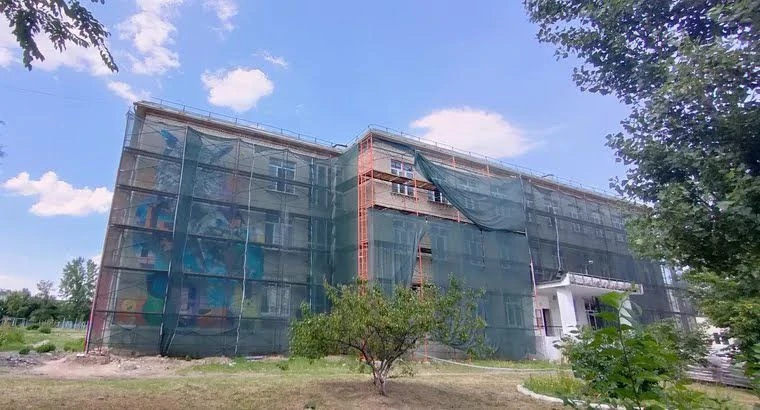 Ремонтні роботи окупантів в 11-й школі тимчасово окупованого Сєвєродонецька