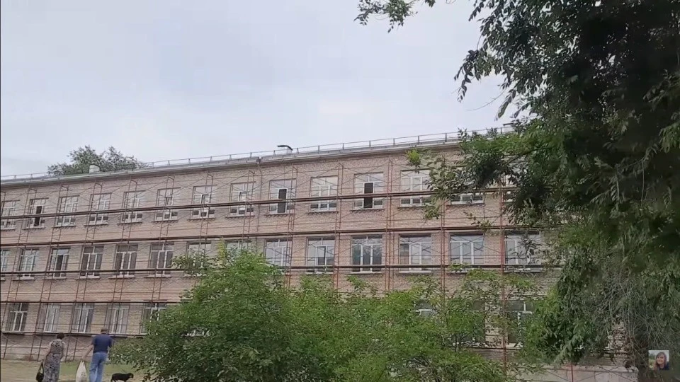 Ремонтні роботи окупантів в 11-й школі тимчасово окупованого Сєвєродонецька