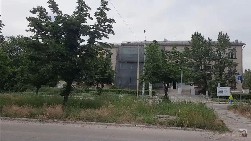 Ремонтні роботи окупантів в 11-й школі тимчасово окупованого Сєвєродонецька