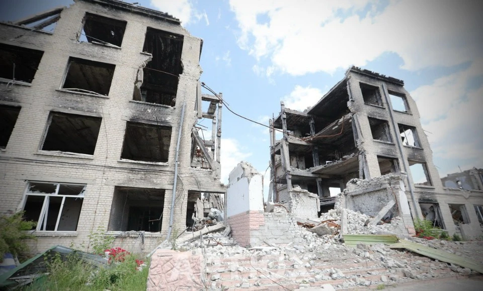 Зруйнований будинок в тимчасово окупованому Рубіжному