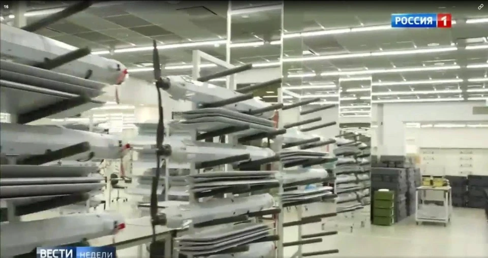 Кадри з виробництва російських БПЛА Ланцет