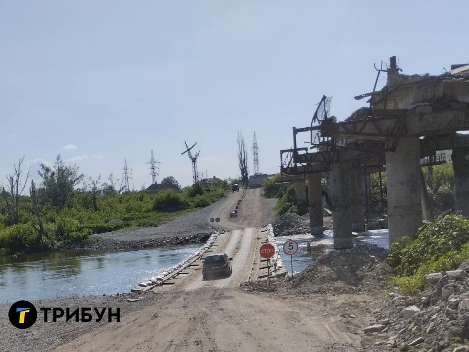 Міст на Донсоду, що з'єднував Лисичанськ та Сєвєродонецьк, міст поблизу Лисичанського содового завод