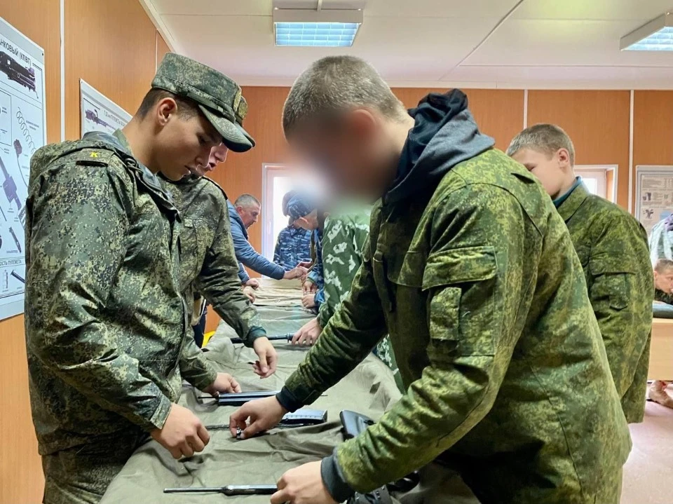 Школярі з Міловського району на військовому полігоні в Росії