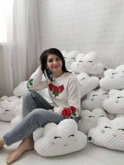 Марина Братищенко і її подушки-хмаринки