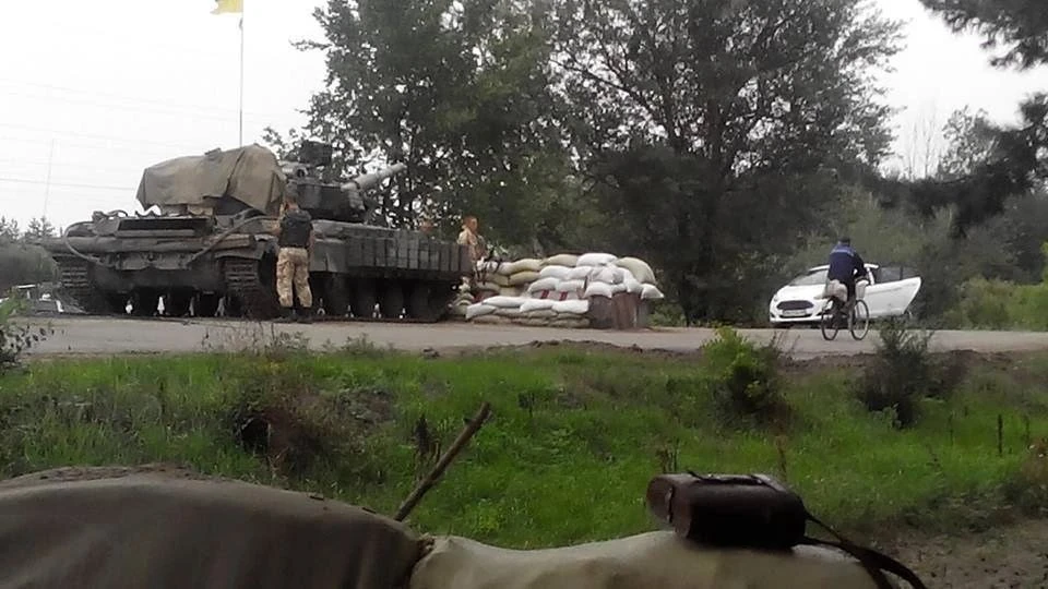 Блокпост бійців 51 омбр і підрозділу НГУ неподалік Рубіжного. Літо 2014.