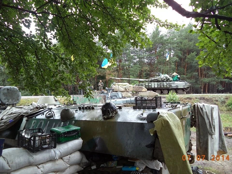 Блокпост бійців 51 омбр і підрозділу НГУ неподалік Рубіжного. Літо 2014.
