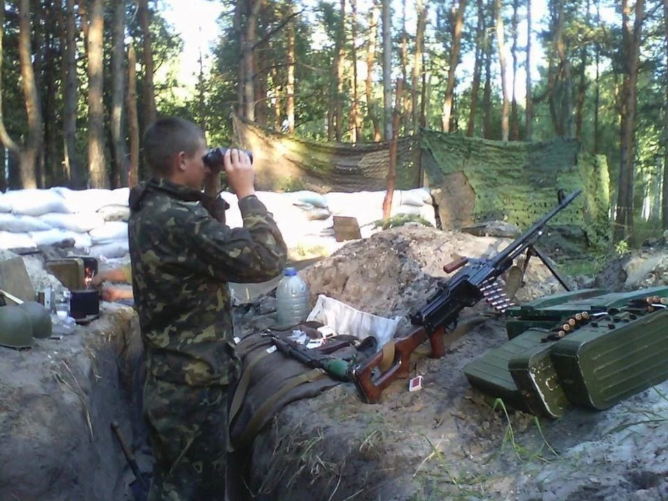 Блокпост бійців 51 омбр і підрозділу НГУ неподалік Рубіжного. Літо 2014.