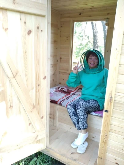Ірина Васильєва, власниця підприємства Медове джерело в апі-будиночку