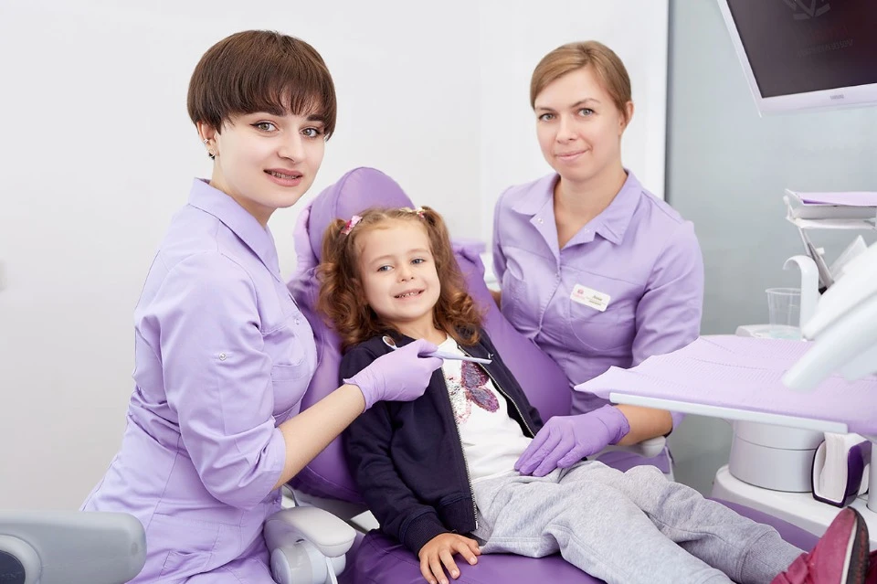 стоматологи