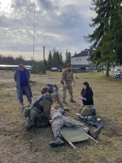 Курси навчання бойового медика, які прохода госпітальєрка Катерина Тьошина
