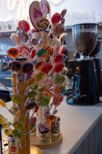 Леденцы для посетителей-детей