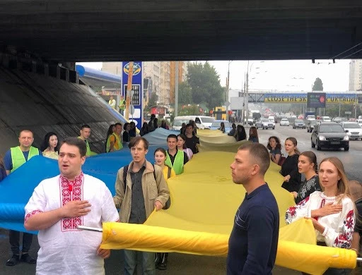 Молодь з Луганщини в Дніпрі на святі Дня Української Державності Фото: Facebook/ Анна Расная