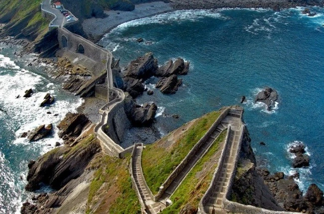 Лестница над морем