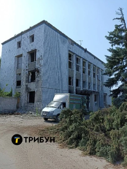 Зруйнована будівля в Лисичанську