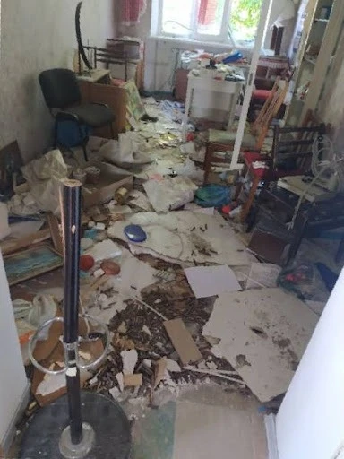 Зруйнована будівля КНП “ЦПМСД” Рубіжанської міської ради.