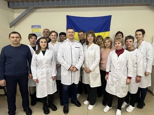 Лікарка Анжела Єфімцева зі своїм колективом