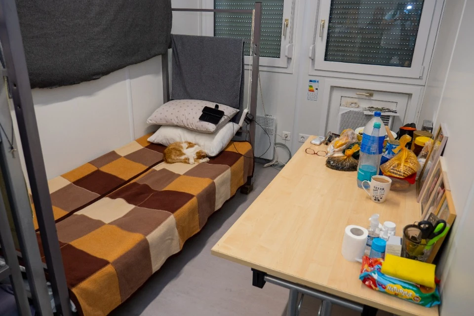 комната Андрея в модульном городке