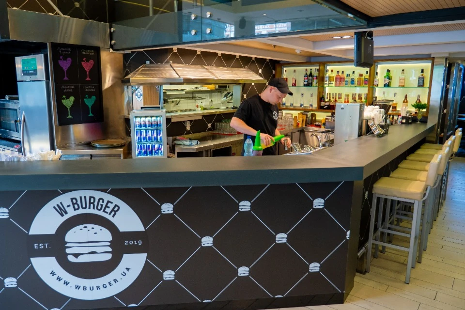Интерьер White Burger в Киеве