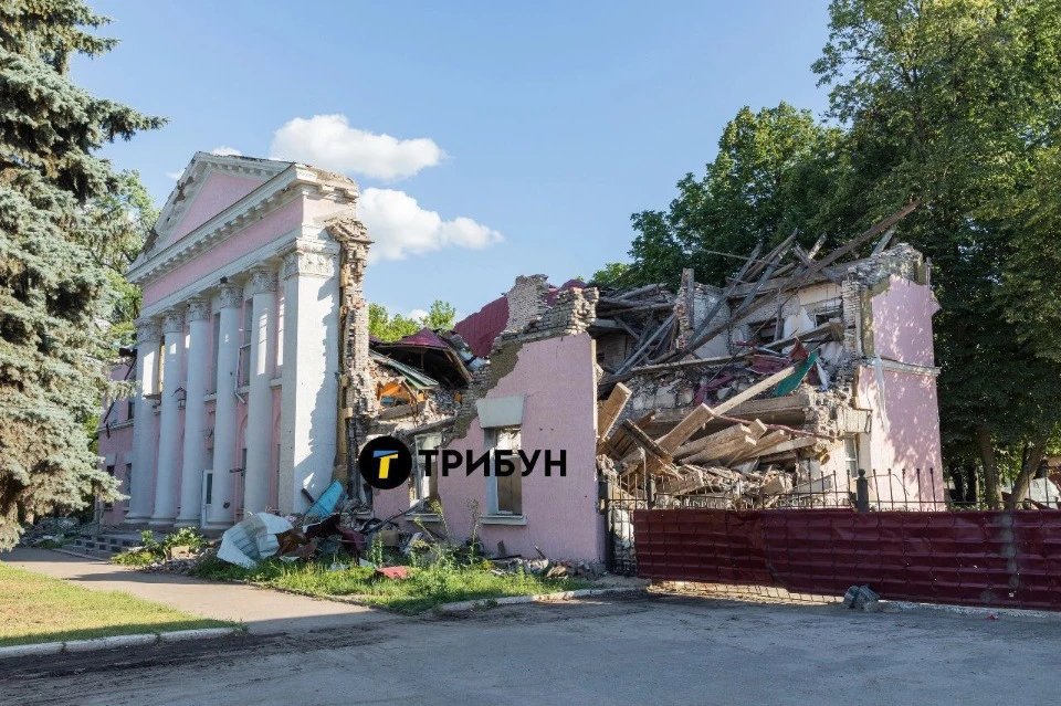 Зруйнована музична школа в Кремінній