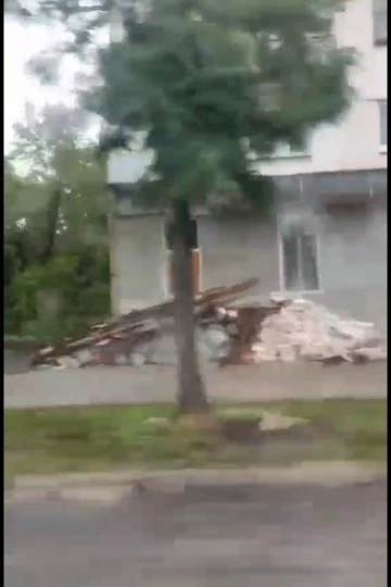 Скриншоти з відео окупантів, які підтверджують, що окупанти переоблаштовують Ощадбанк в МФЦ
