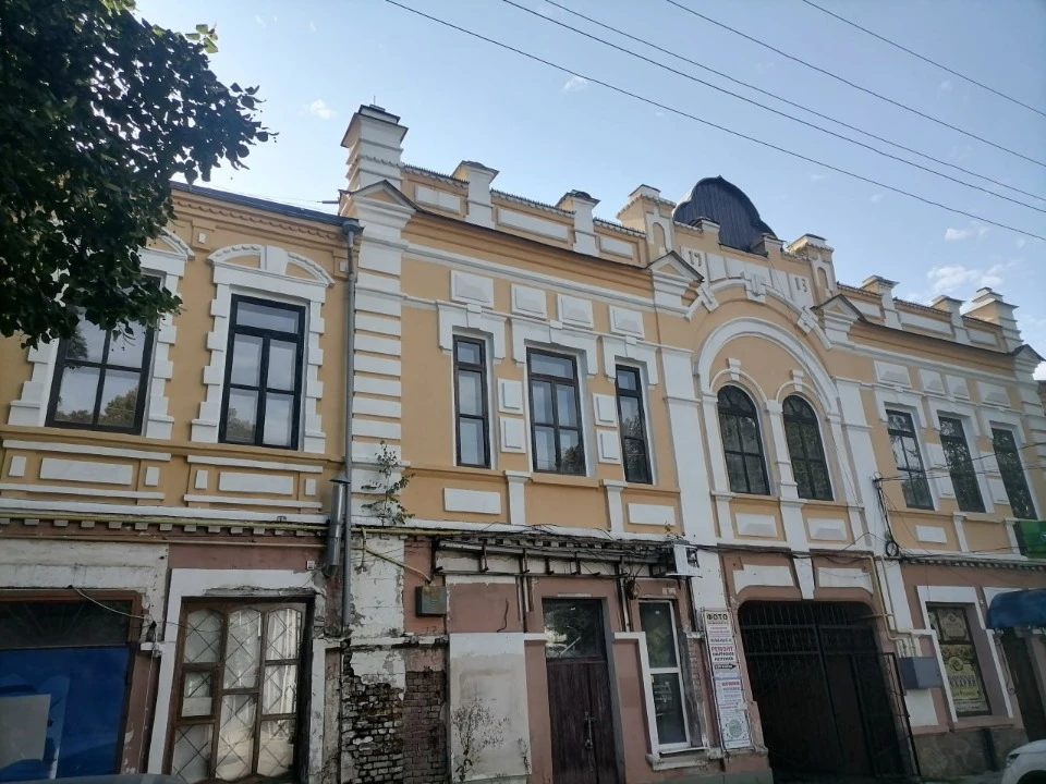 Історичні будинки в центрі Старобільська