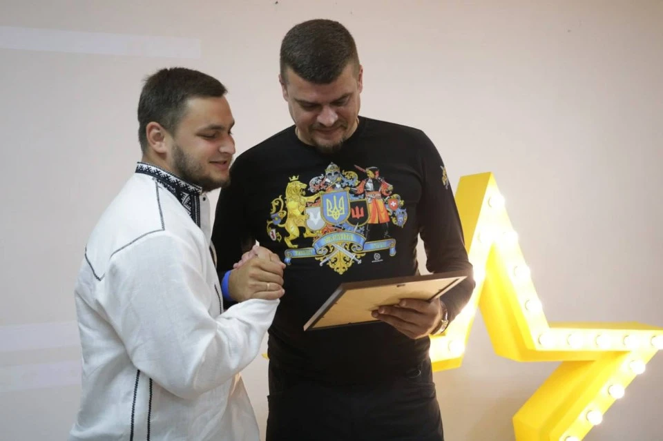 Вручення подяк та нагород молоді з Луганщини