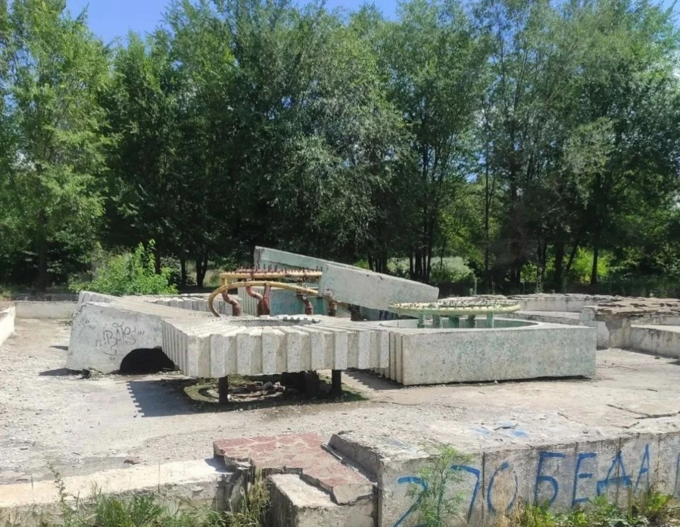Занедбаний парк Дружби в окупованому Луганську