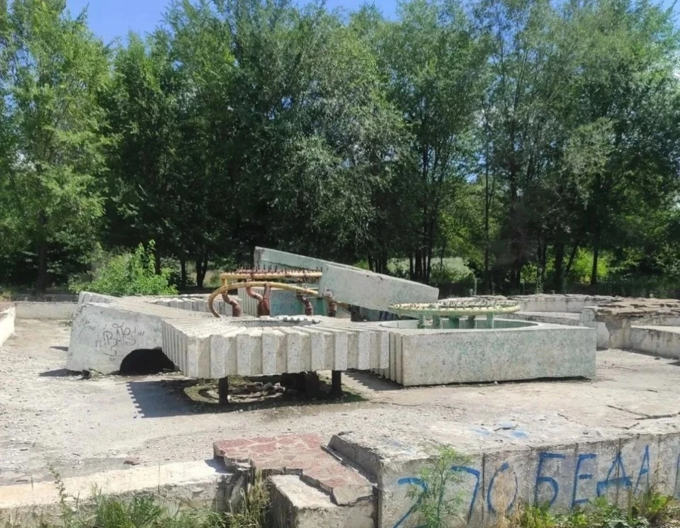 Занедбаний парк Дружби в окупованому Луганську