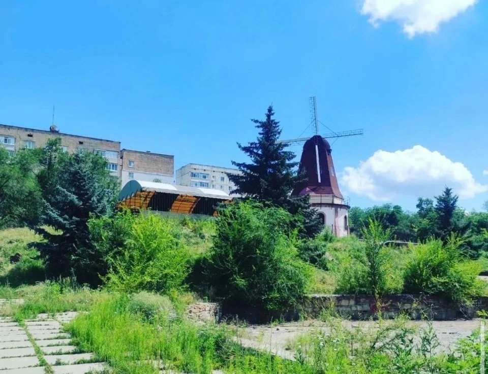 Занедбаний парк Дружби в окупованому Луганську