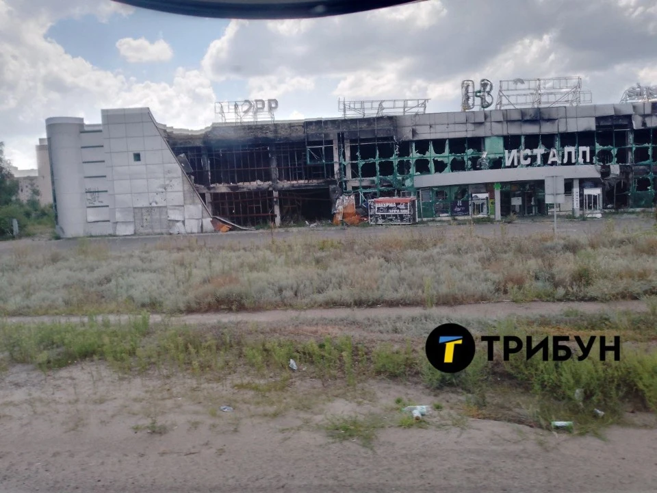 Зруйнований ТРЦ “Кристал” у Сєвєродонецьку.