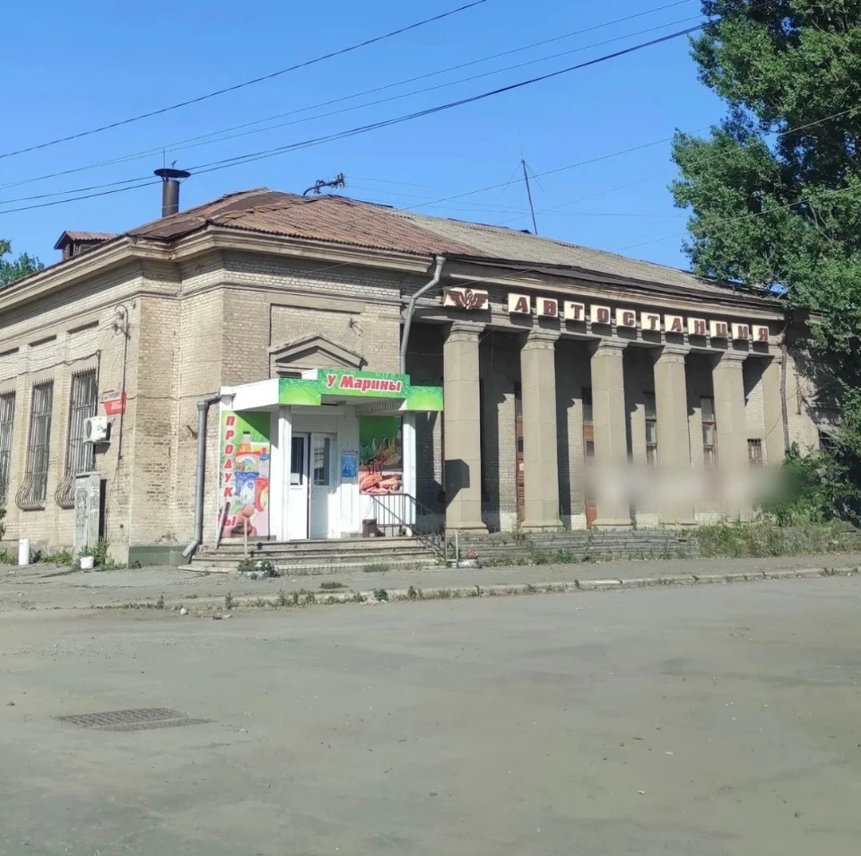 Автостанція на старому залізничному вокзалі в Луганську