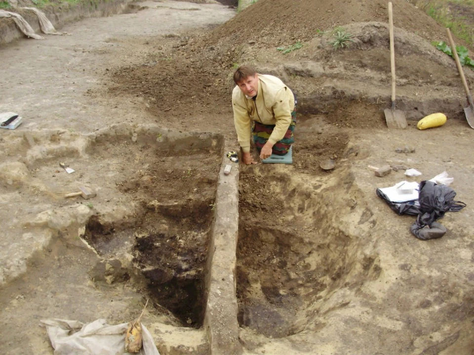 Археологічне дослідження Сергієм Теліженко
