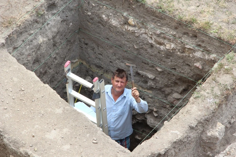 Археологічне дослідження  Сергієм Теліженко