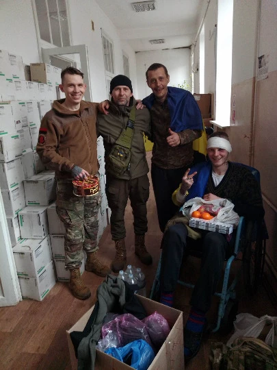 Вадим Дунілін допомогає військовим