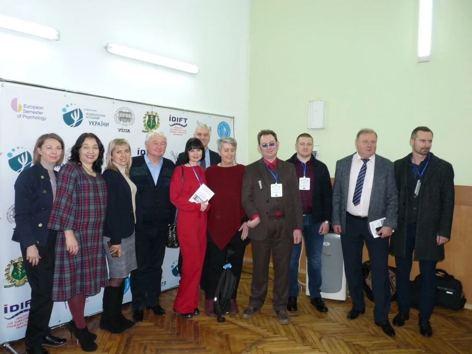 Микола Овчаренко та медичні фахівці